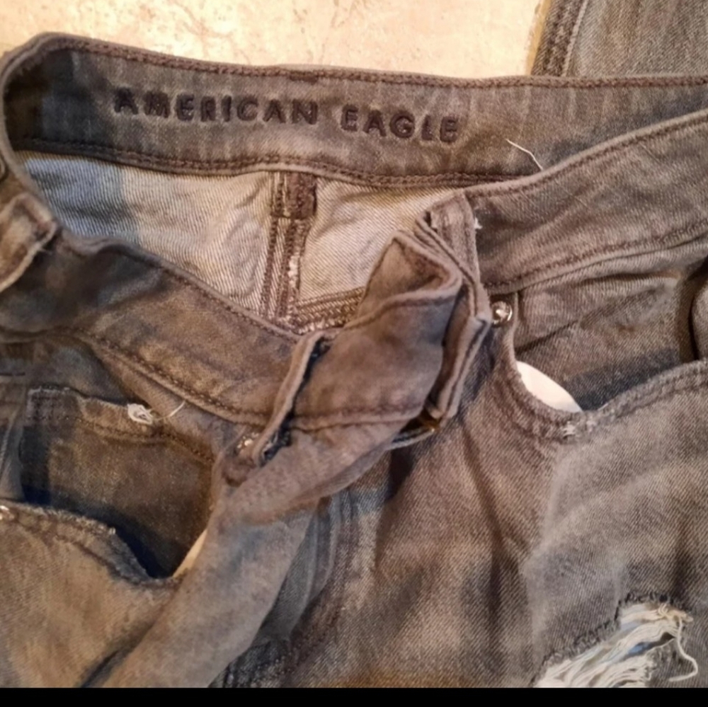 Distressed Grey Jeans Sz 4 American Eagle Relaxed Holey - Picture 4 of 4